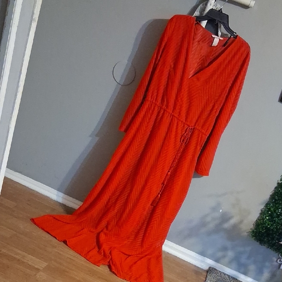 H&M Dresses & Skirts - H&M Vibrant Red Long Sleeve Dress